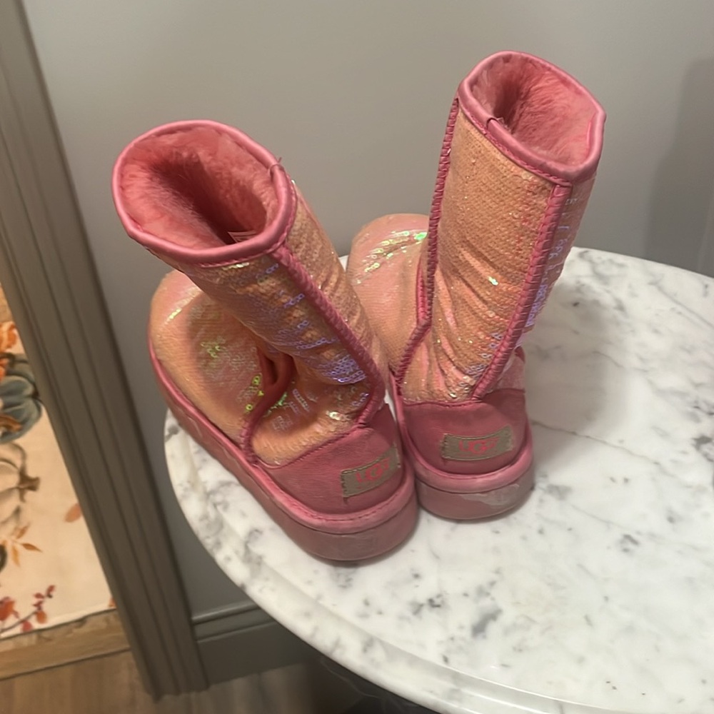Pink uggs - Picture 2 of 2